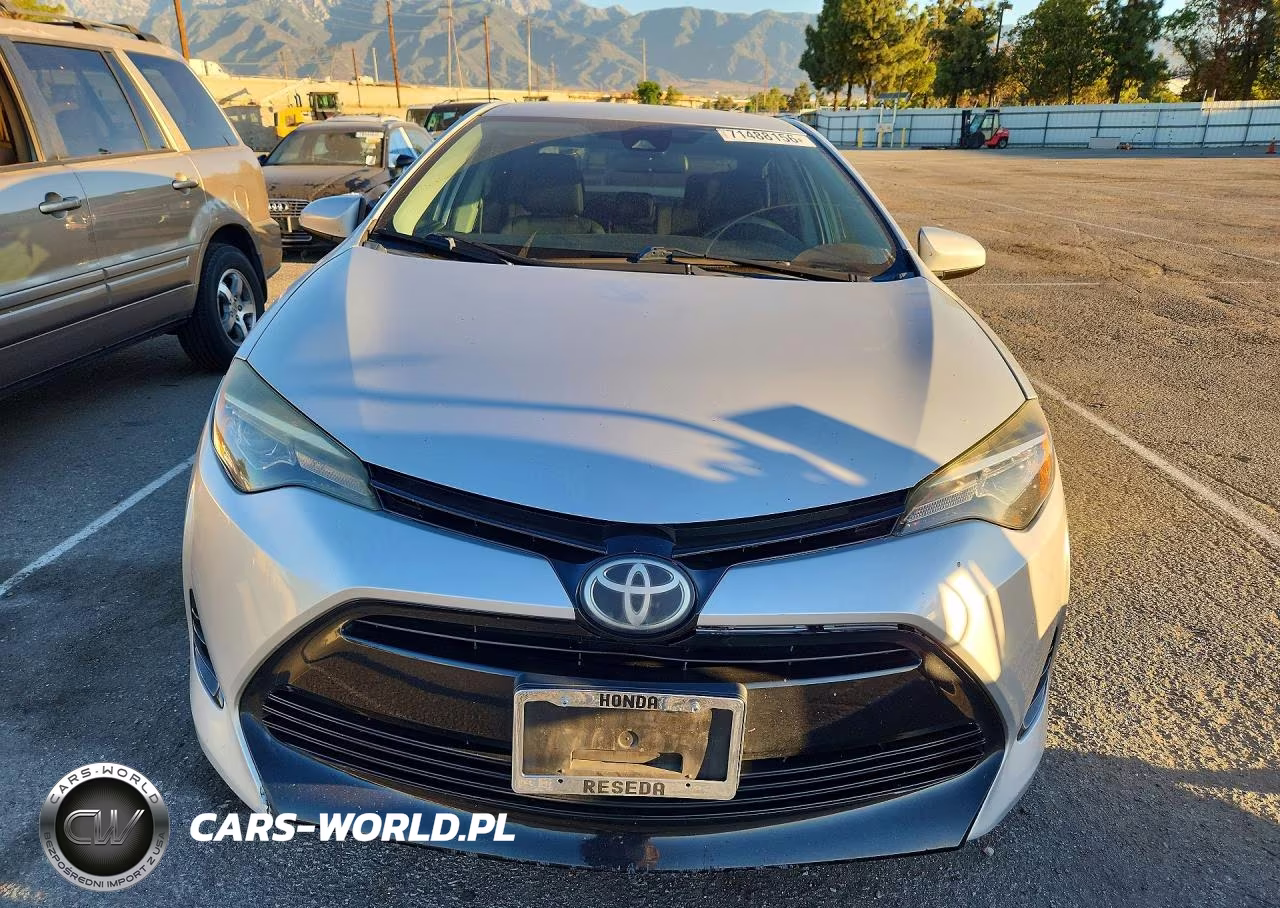 2017 Toyota Corolla Le VIN:5YFBURHEXHP726936 - 5