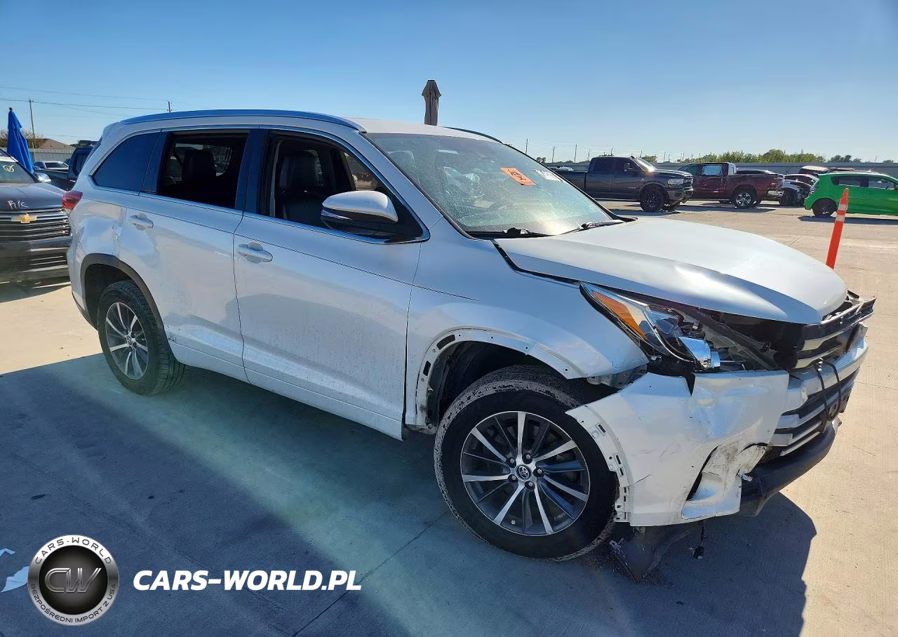 2018 Toyota Highlander Xle VIN:5TDKZRFH4JS533094 - 4