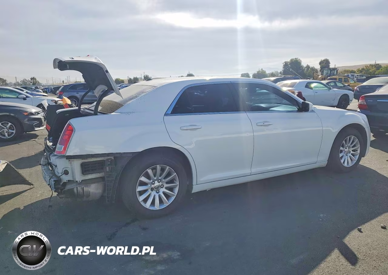 2014 Chrysler 300 VIN:2C3CCAAG0EH235480 - 3