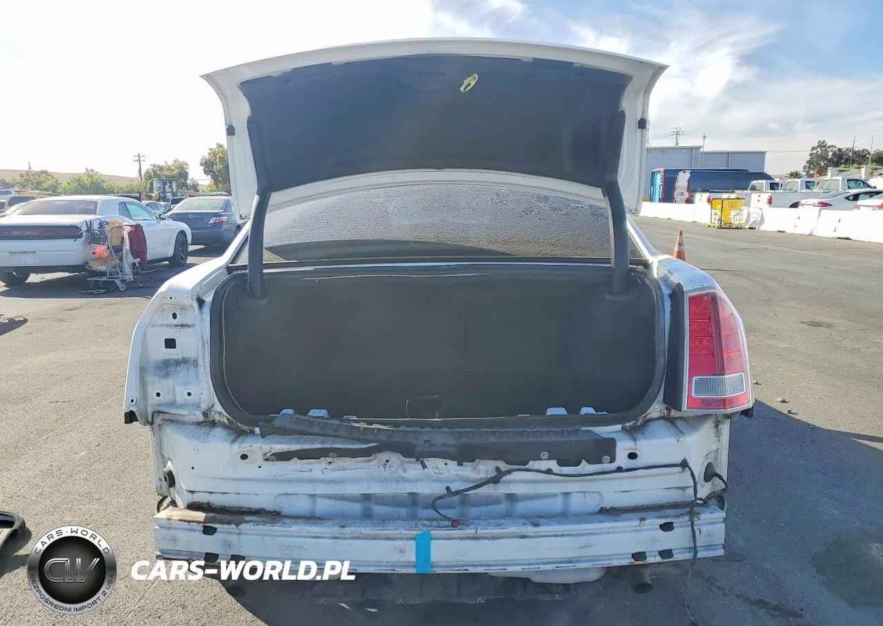 2014 Chrysler 300 VIN:2C3CCAAG0EH235480 - 6