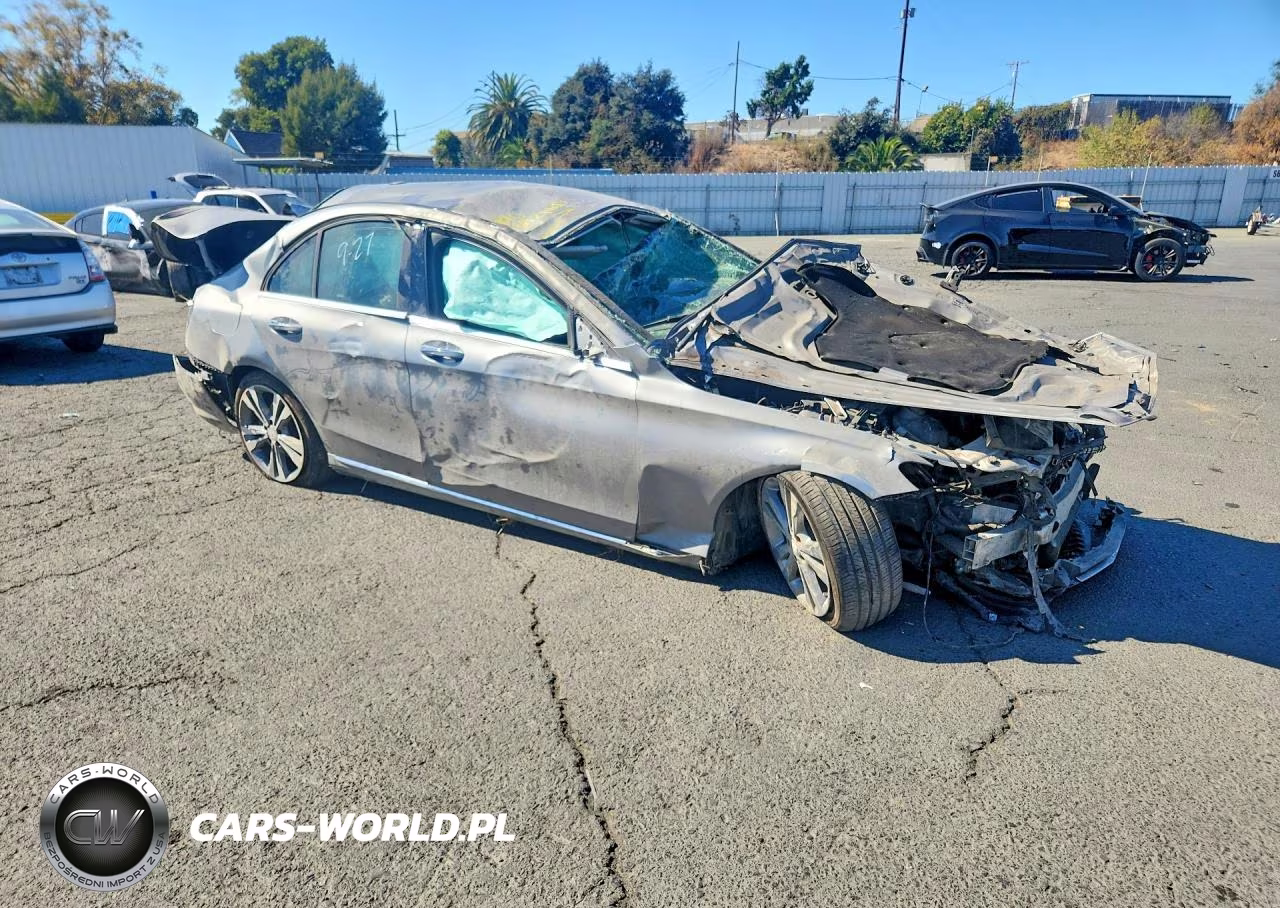 2015 Mercedes-Benz C 300 VIN:55SWF4JB8FU065851 - 4