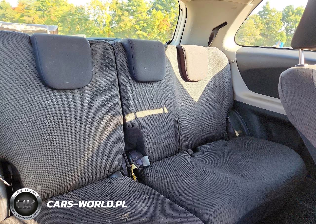 2010 Toyota Yaris Base VIN:JTDJT4K30A5319073 - 10