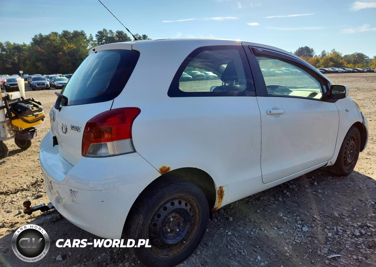 2010 Toyota Yaris Base VIN:JTDJT4K30A5319073 - 3
