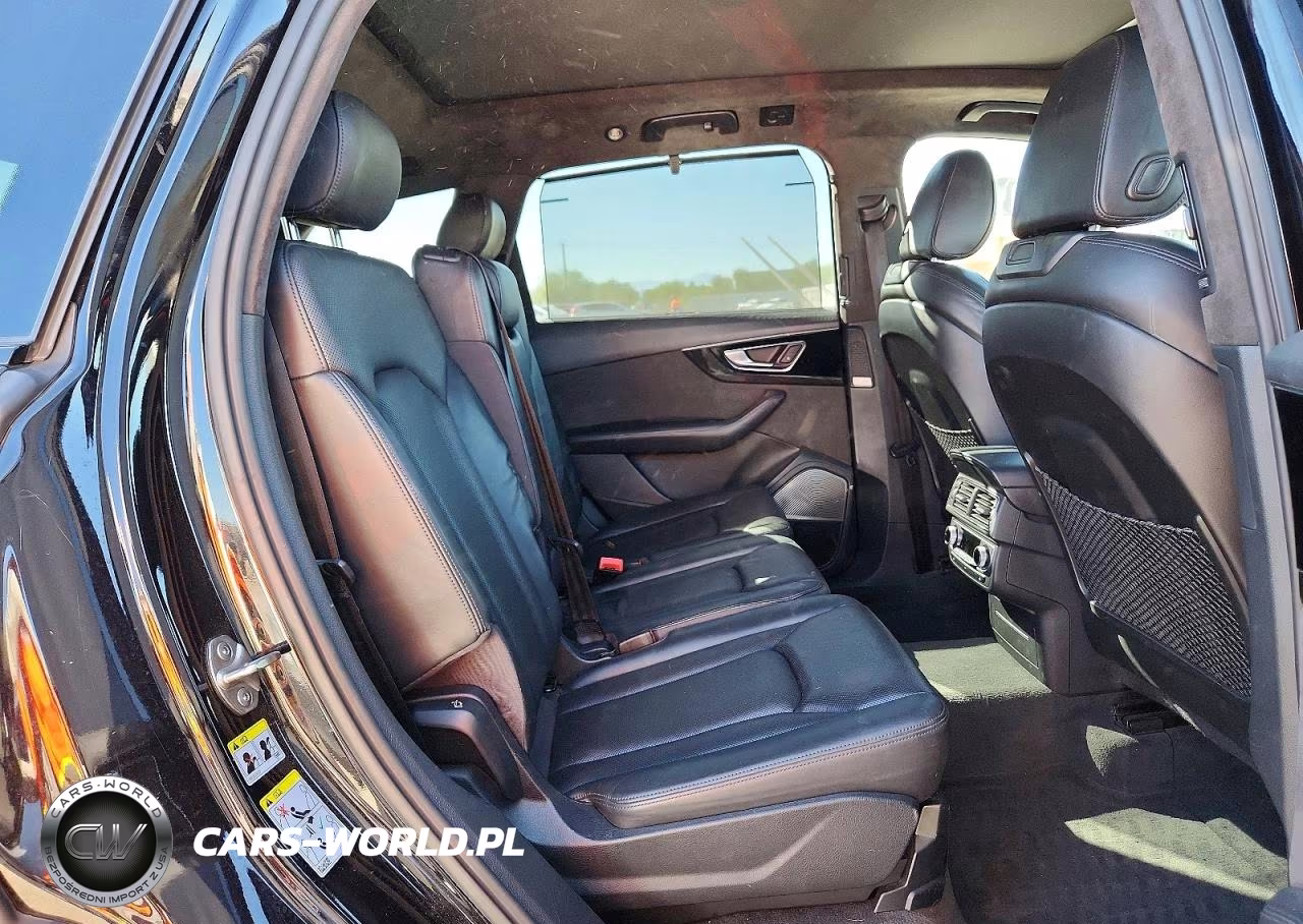 2017 Audi Q7 Prestige VIN:WA1VAAF78HD057008 - 11