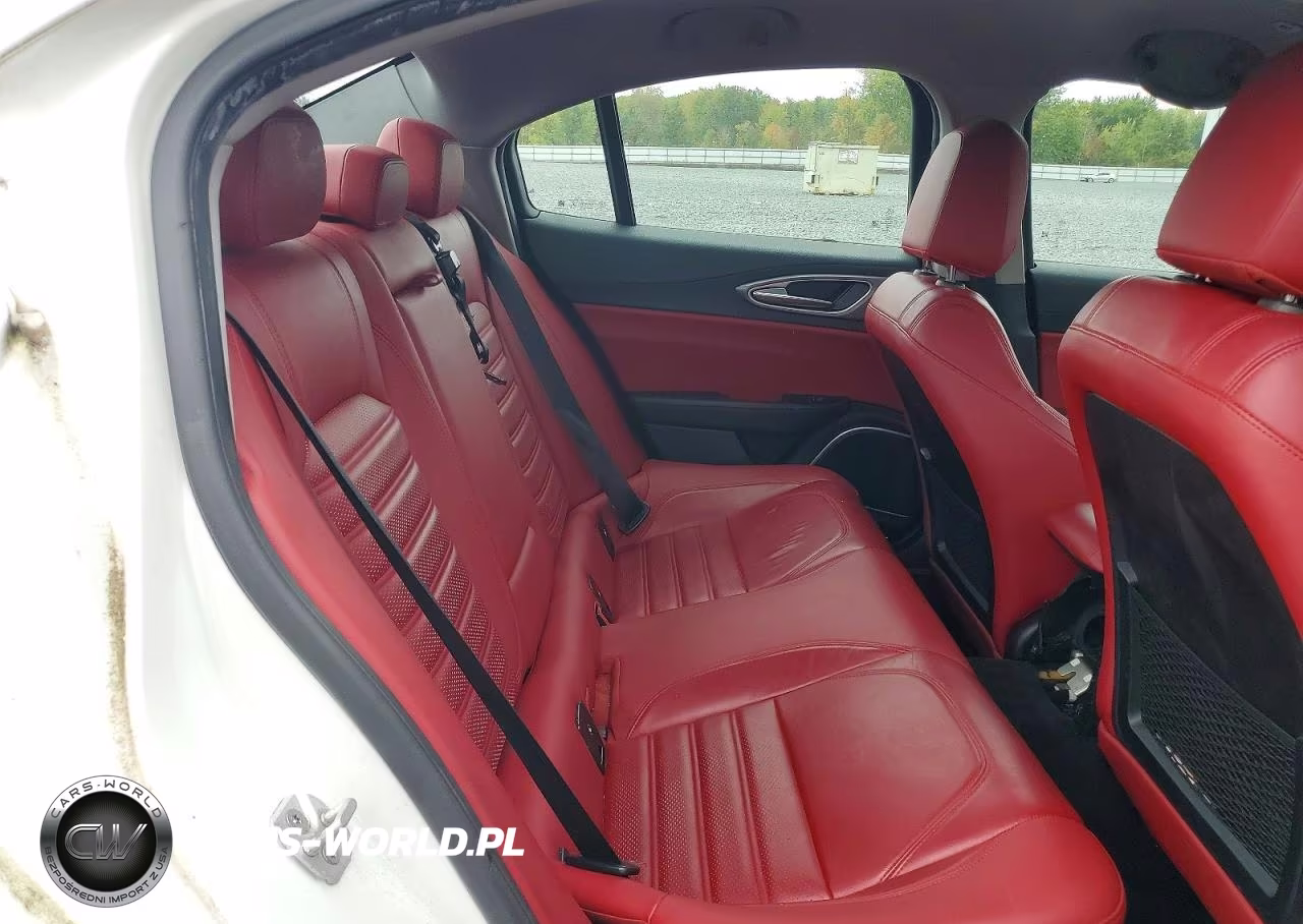 2018 Alfa Romeo Giulia Ti VIN:ZARFAECN0J7583941 - 10