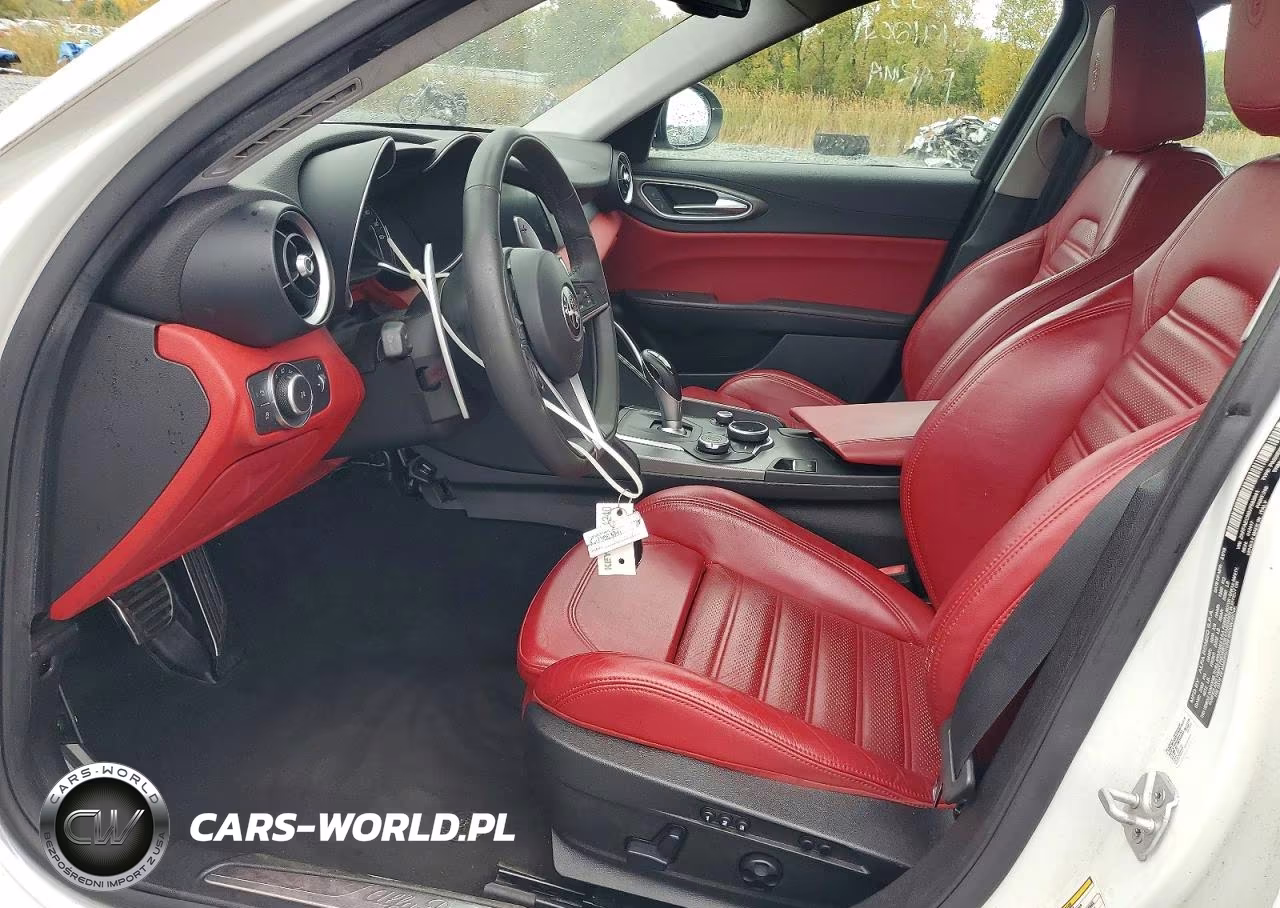 2018 Alfa Romeo Giulia Ti VIN:ZARFAECN0J7583941 - 7