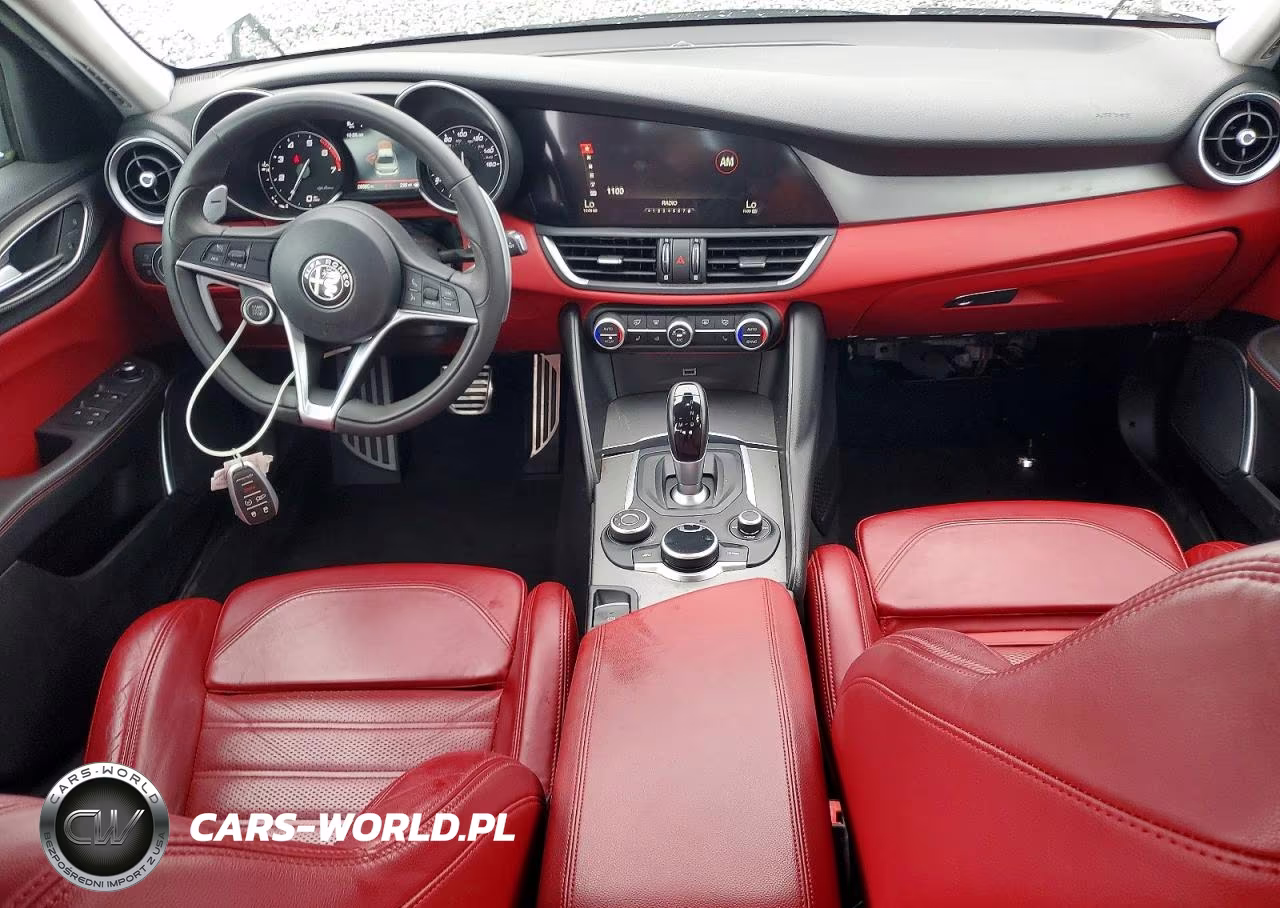 2018 Alfa Romeo Giulia Ti VIN:ZARFAECN0J7583941 - 8