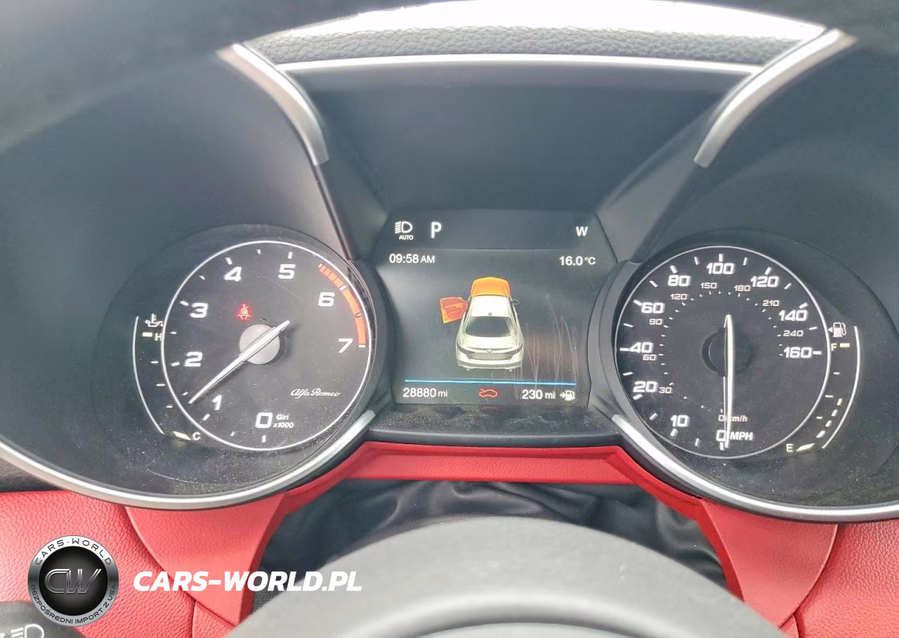 2018 Alfa Romeo Giulia Ti VIN:ZARFAECN0J7583941 - 9