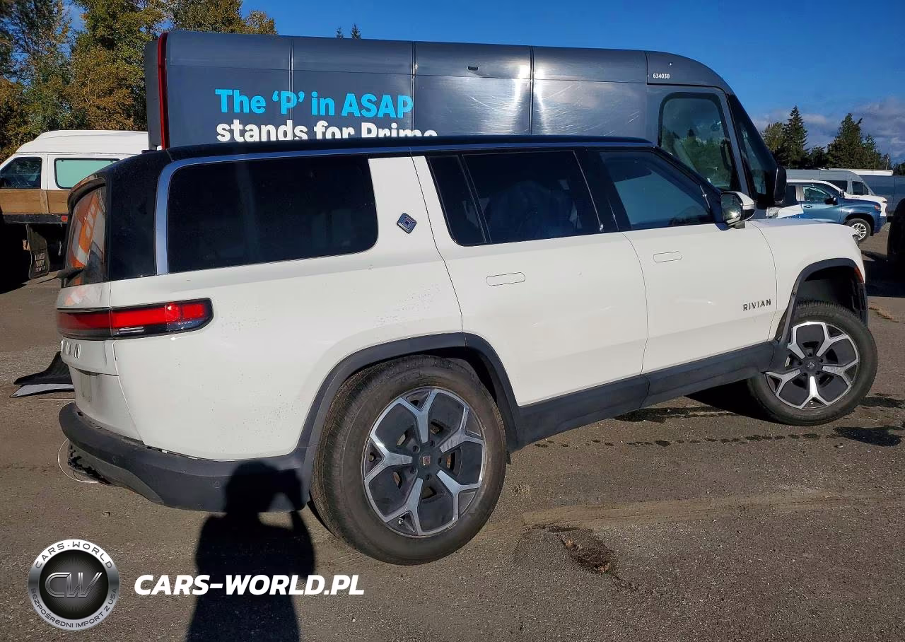 2024 Rivian R1S Adventure VIN:7PDSGCBA3RN030999 - 3