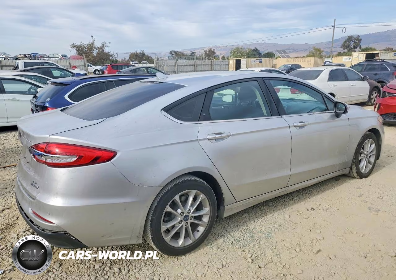 2019 Ford Fusion Se VIN:3FA6P0LU9KR225742 - 3