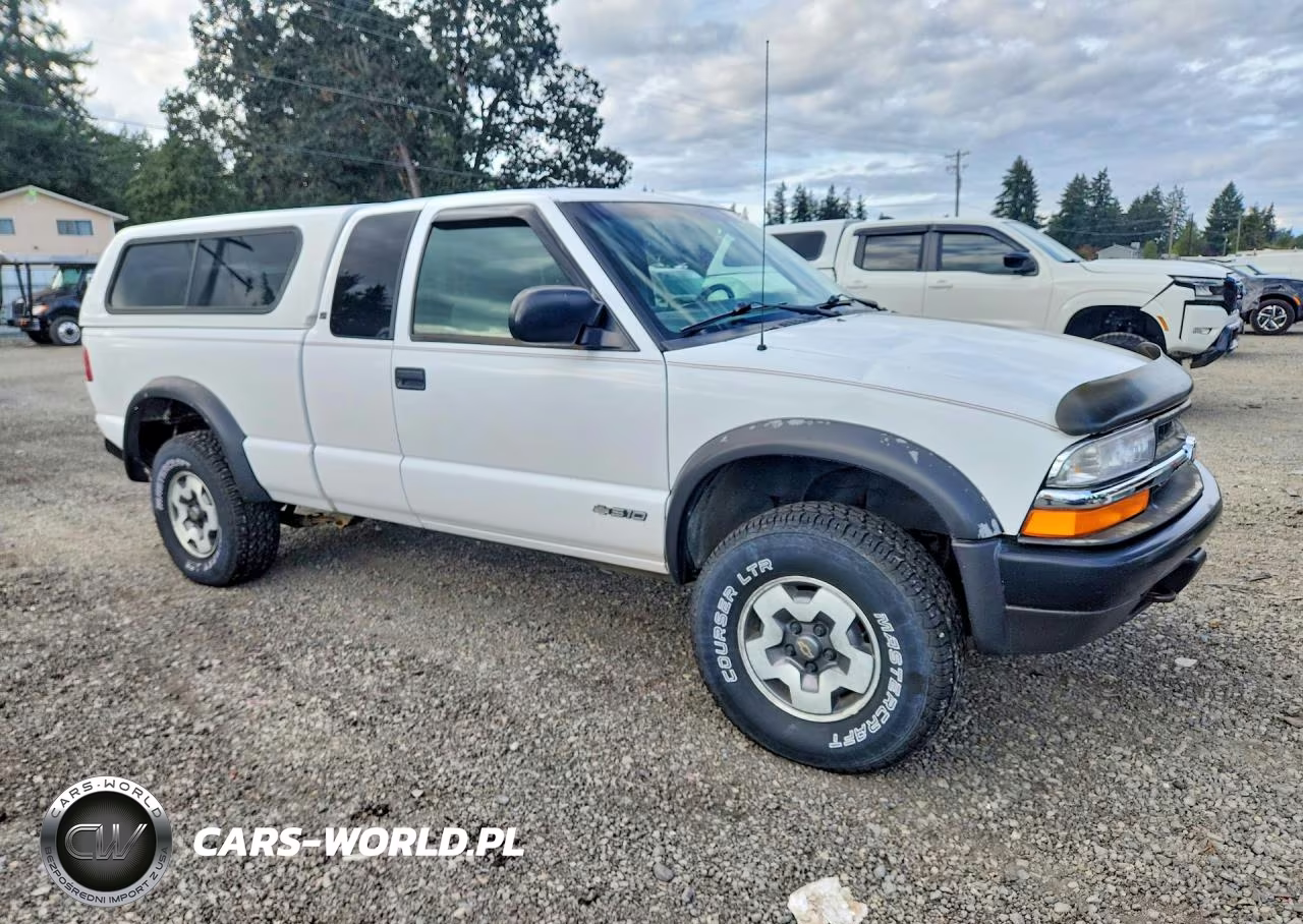 2000 Chevrolet S Truck S10 VIN:1GCCT19W7Y8245442 - 4