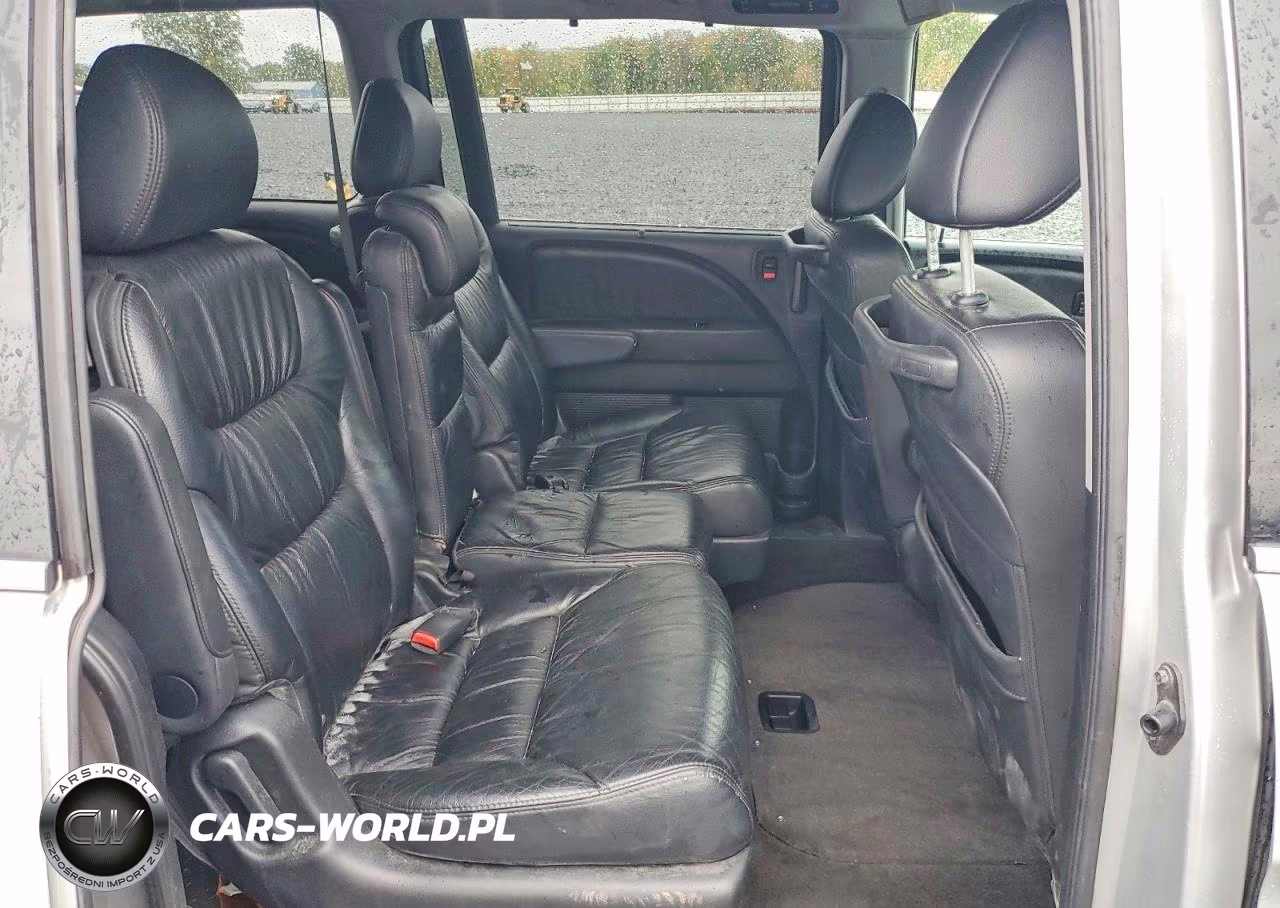 2010 Honda Odyssey Touring VIN:5FNRL3H93AB108800 - 11
