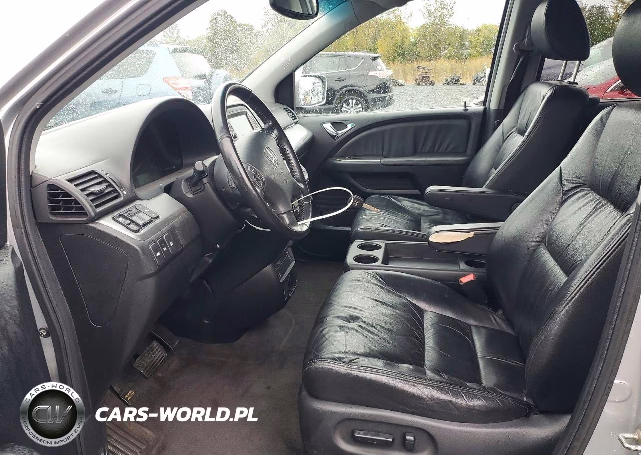 2010 Honda Odyssey Touring VIN:5FNRL3H93AB108800 - 7