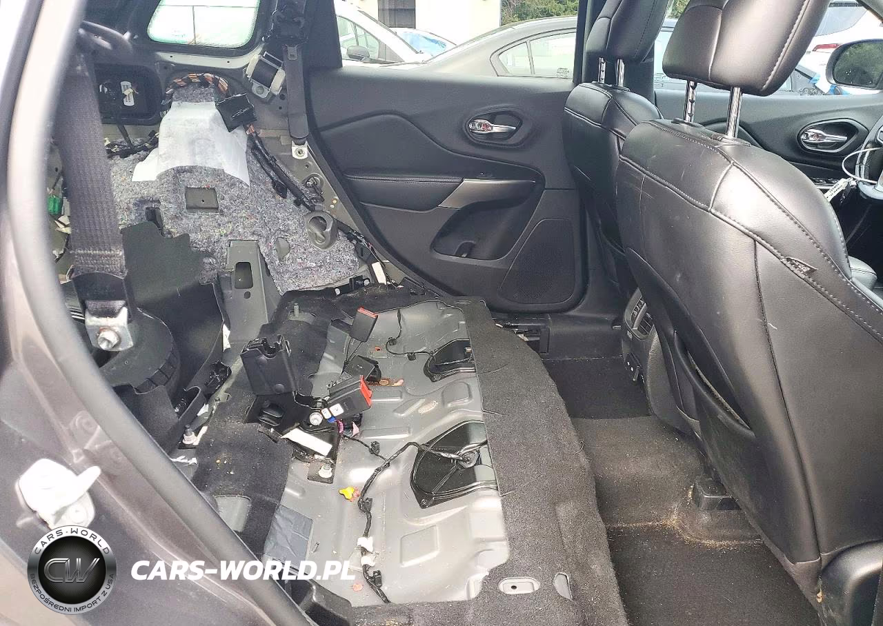 2020 Jeep Cherokee Latitude Plus VIN:1C4PJMLB8LD569062 - 11