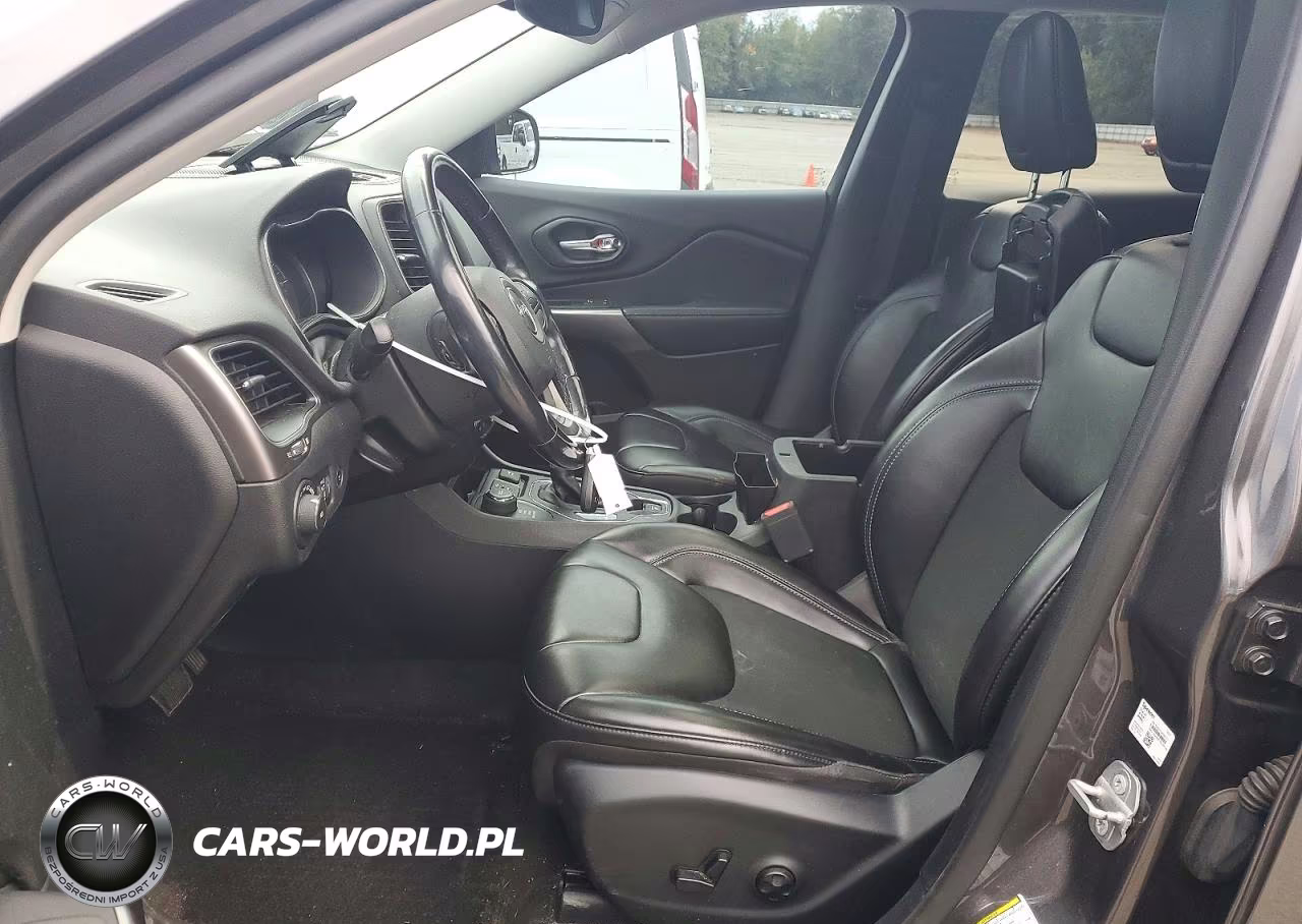 2020 Jeep Cherokee Latitude Plus VIN:1C4PJMLB8LD569062 - 7