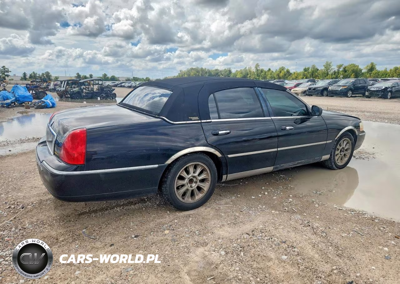 2006 Lincoln Town Car Signature Limited VIN:1LNHM82V06Y625292 - 3