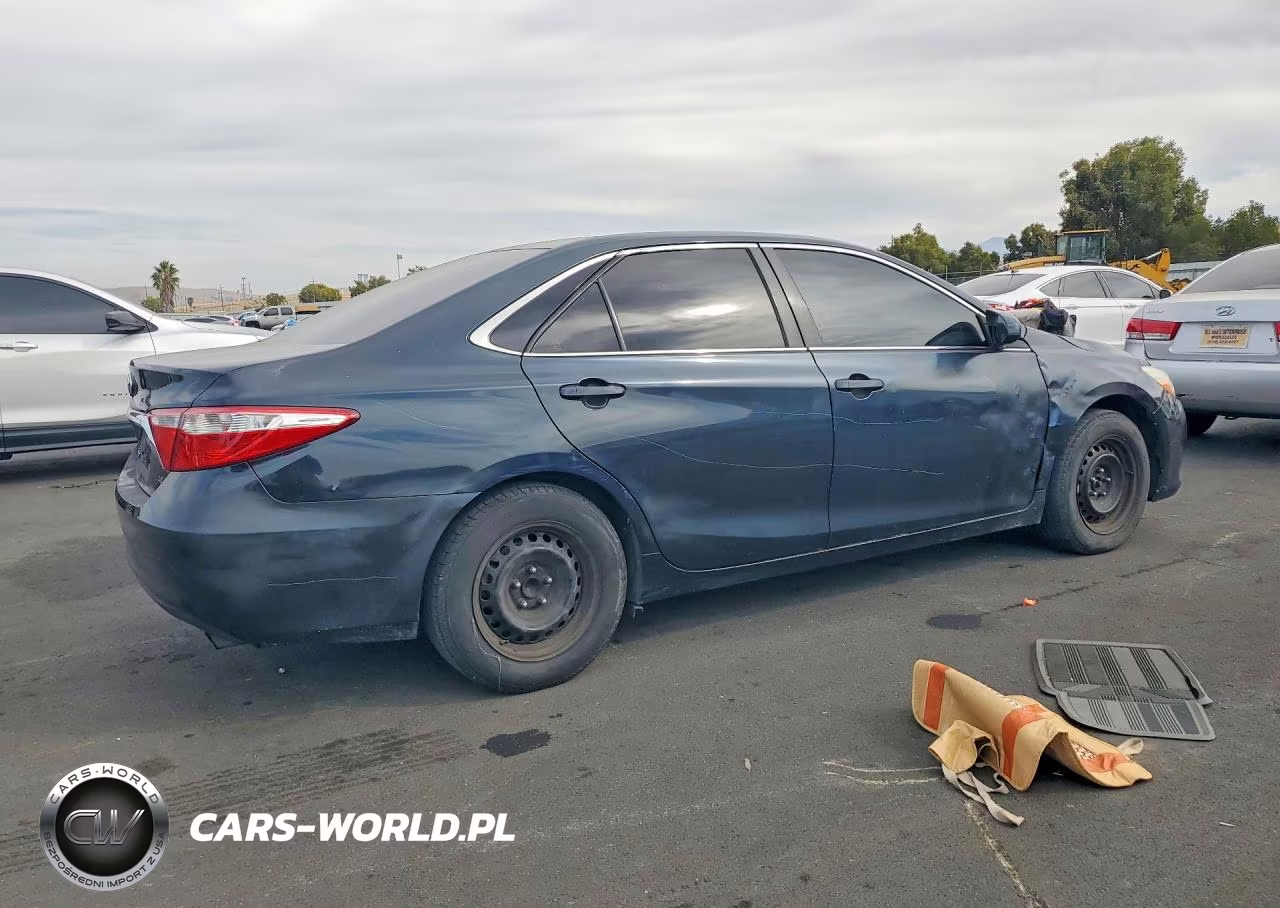 2015 Toyota Camry Le VIN:4T4BF1FKXFR445743 - 3