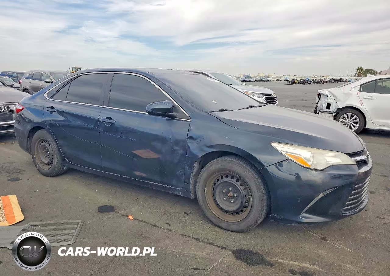 2015 Toyota Camry Le VIN:4T4BF1FKXFR445743 - 4
