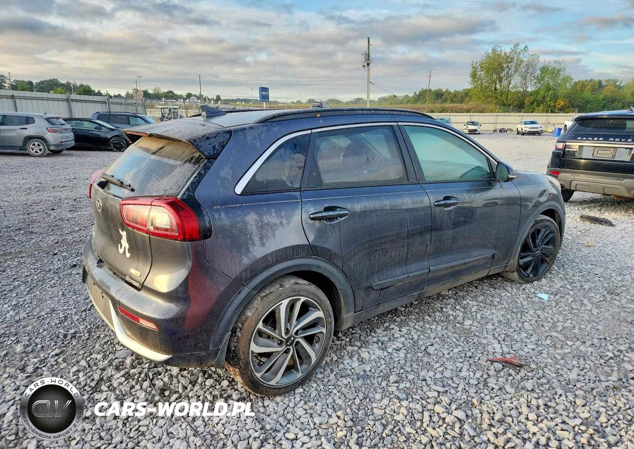 2019 Kia Niro S Touring VIN:KNDCC3LC2K5222847 - 3