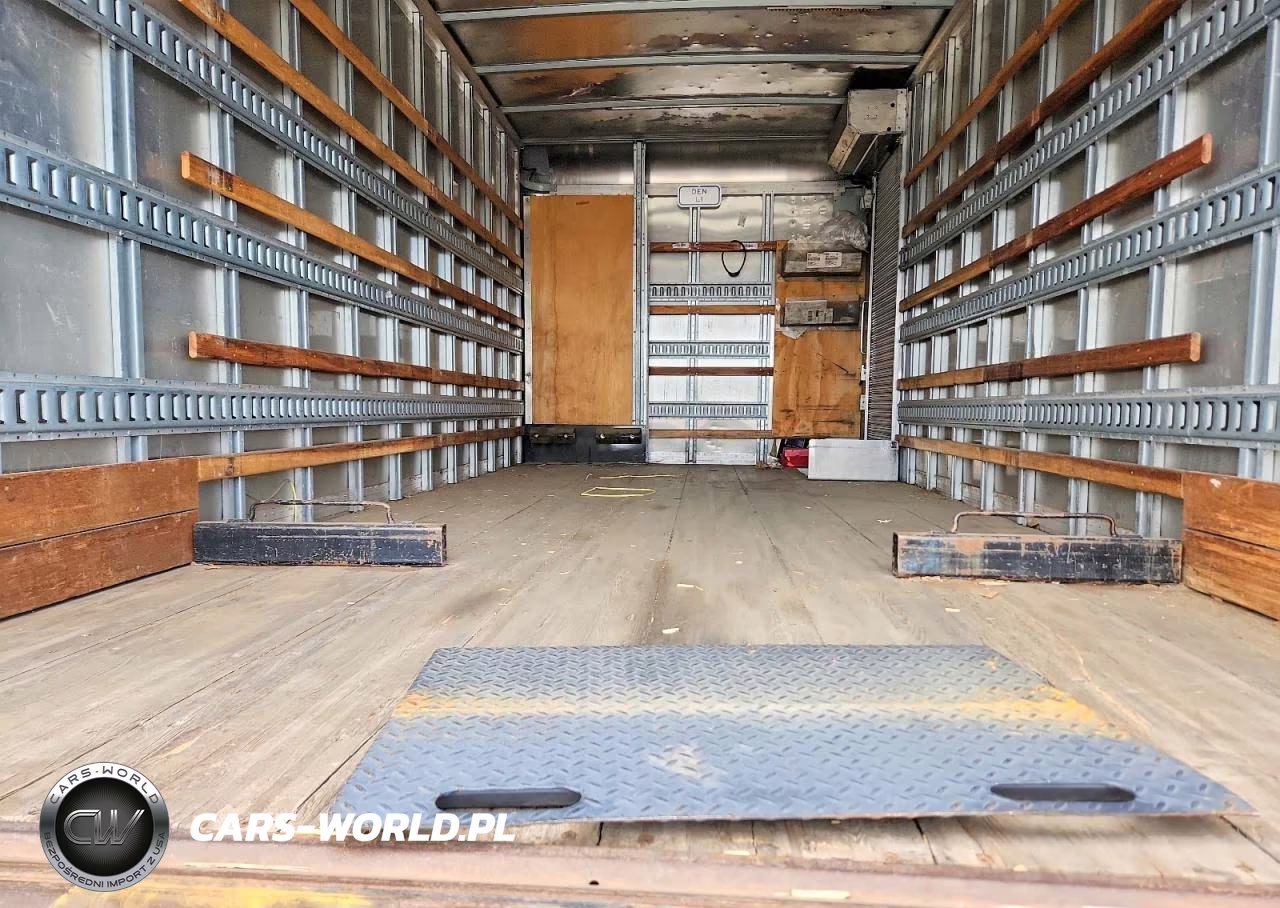 2017 Hino 195 Box Truck VIN:JHHSDM2H0HK005526 - 10