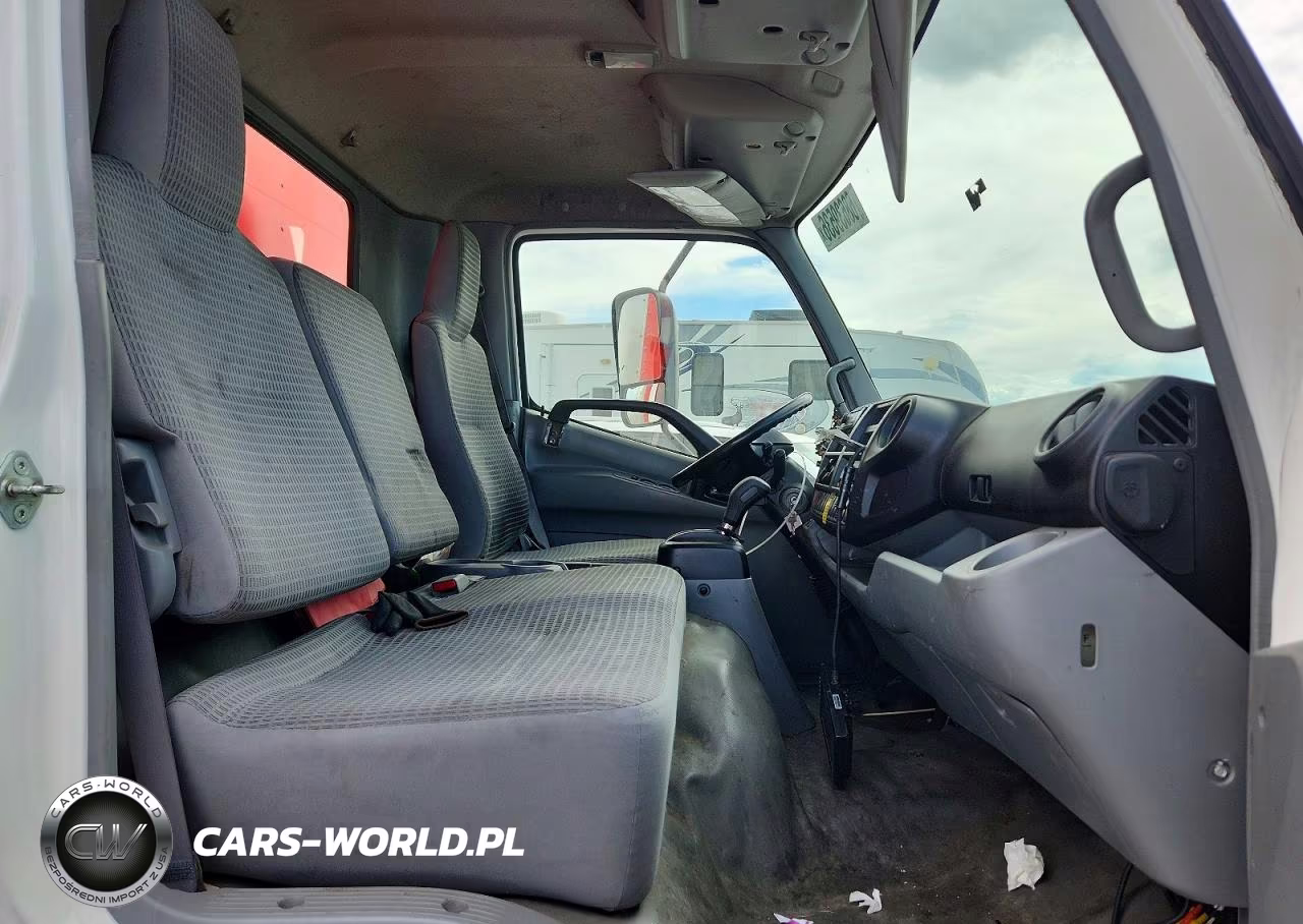 2017 Hino 195 Box Truck VIN:JHHSDM2H0HK005526 - 11