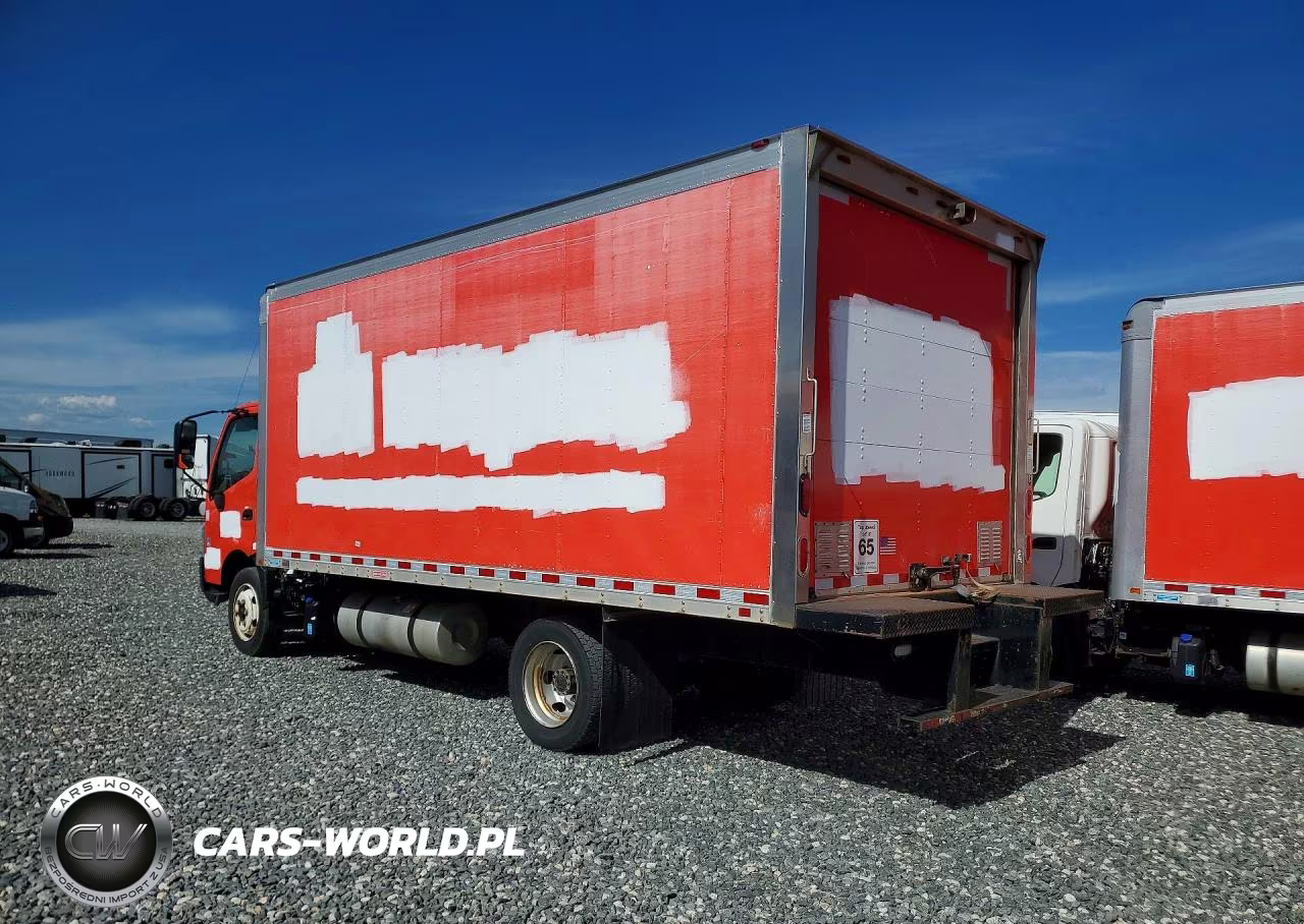 2017 Hino 195 Box Truck VIN:JHHSDM2H5HK005537 - 2