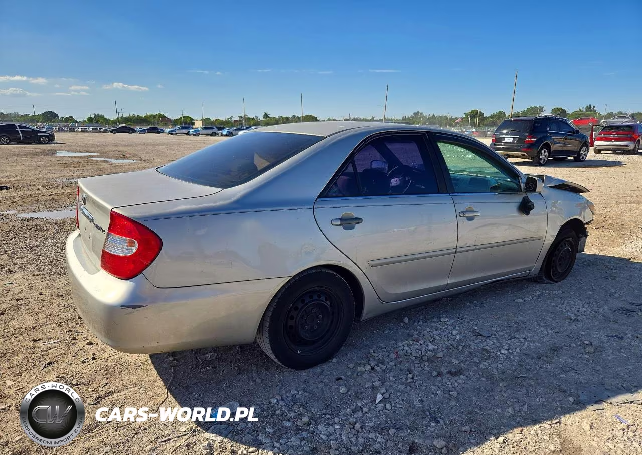 2003 Toyota Camry Le VIN:4T1BE32K13U188286 - 3