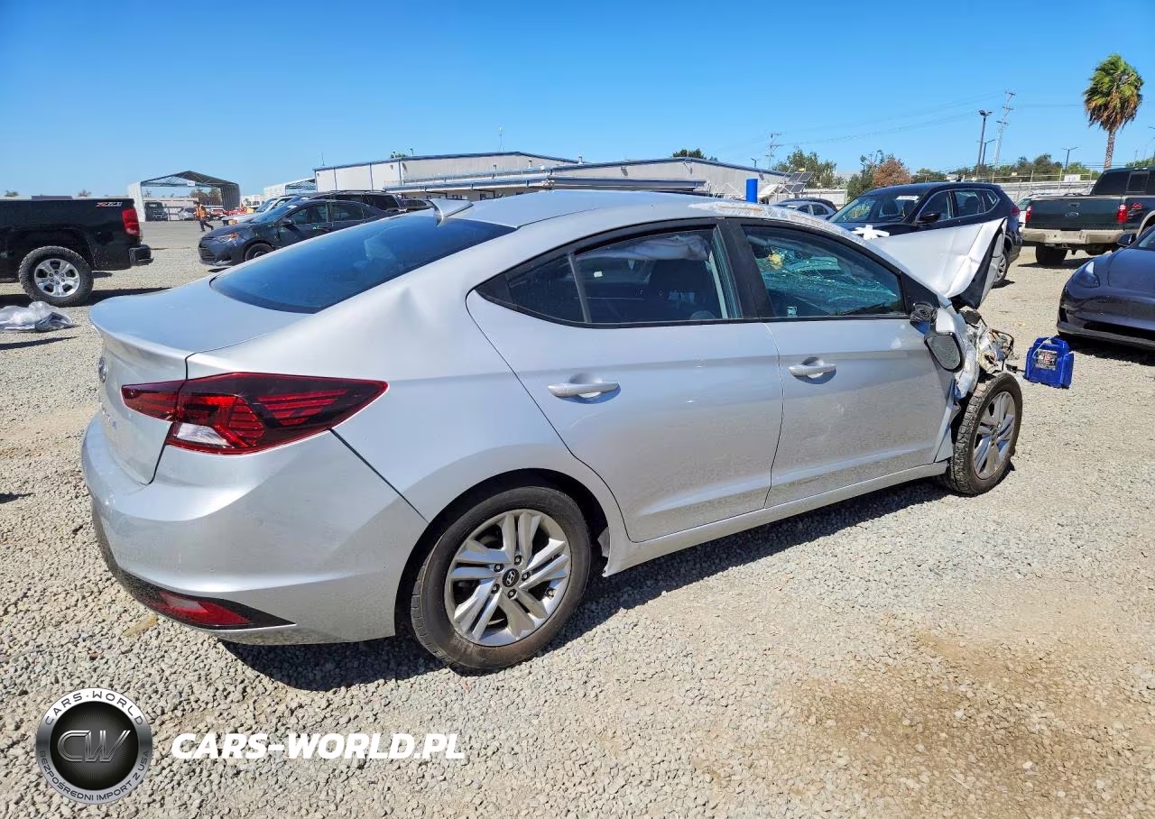2020 Hyundai Elantra Sel VIN:5NPD84LFXLH508839 - 3