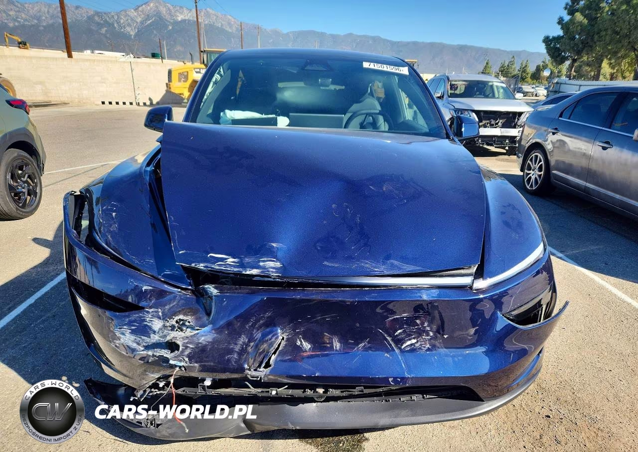 2026 Tesla Model Y VIN:7SAYGDEE6TF658134 - 5