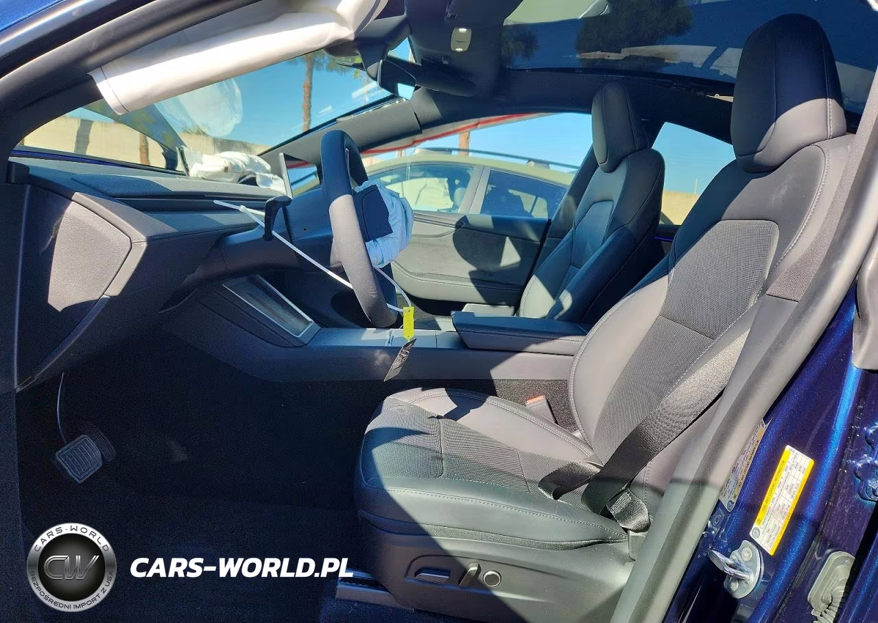 2026 Tesla Model Y VIN:7SAYGDEE6TF658134 - 7