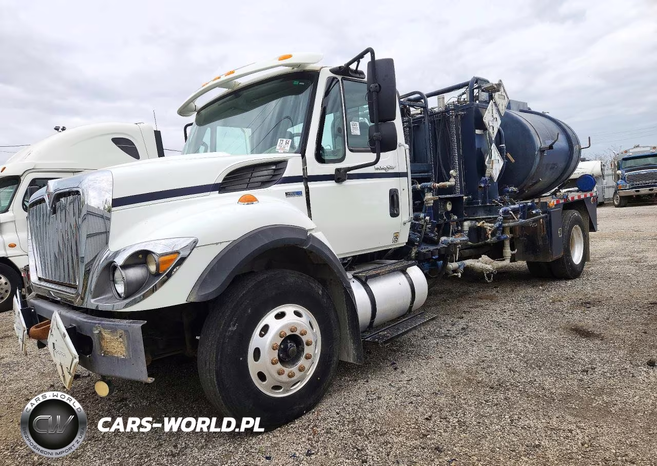 2012 International 7400 Fuel Truck – zdjęcie 1 z 13