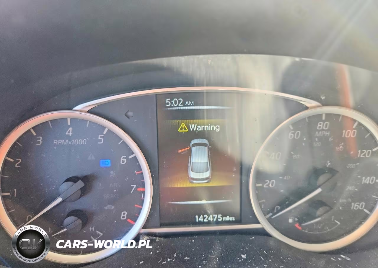 2018 Nissan Sentra S VIN:3N1AB7AP0JY301817 - 9
