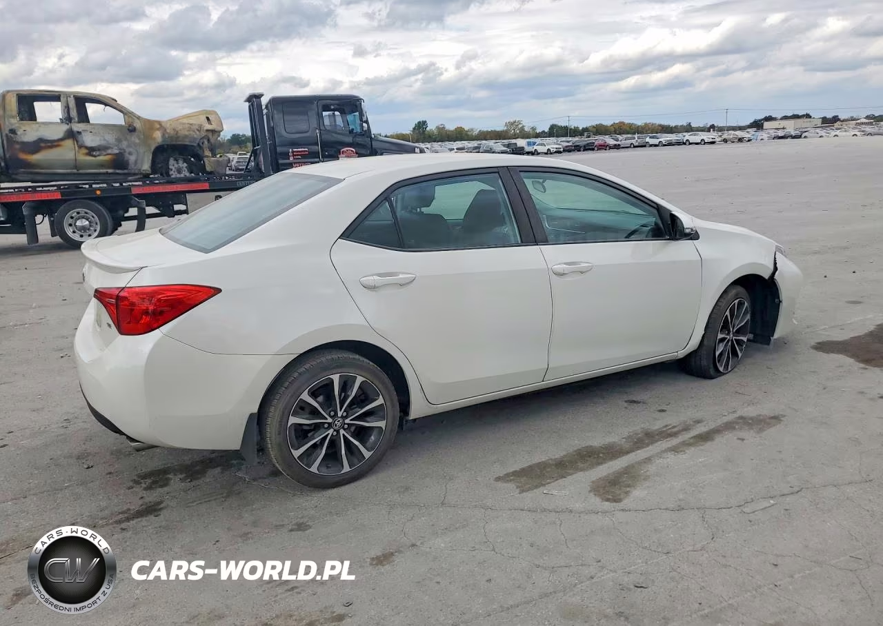 2018 Toyota Corolla Se VIN:5YFBURHE6JP751984 - 3
