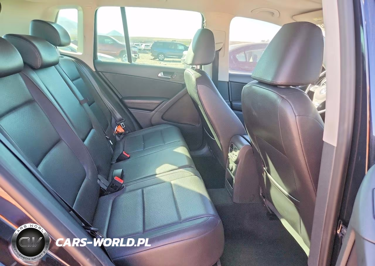 2011 Volkswagen Tiguan S VIN:WVGAV7AX0BW555892 - 10