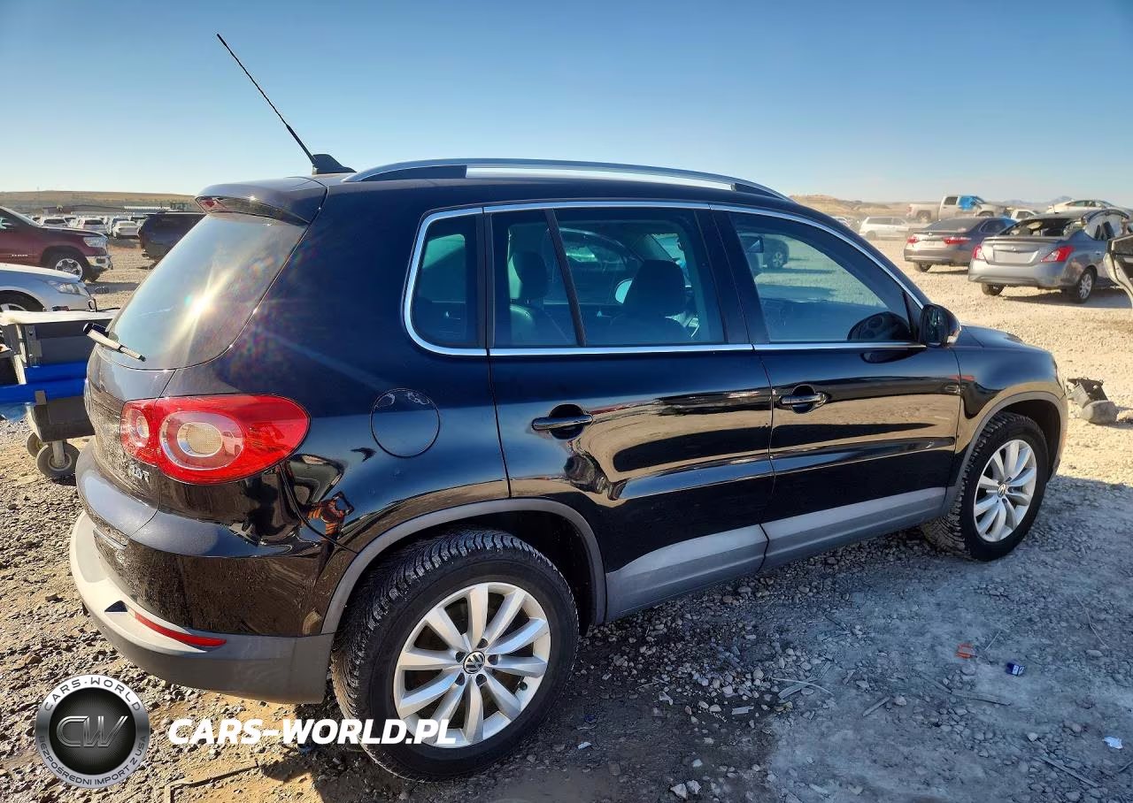 2011 Volkswagen Tiguan S VIN:WVGAV7AX0BW555892 - 3