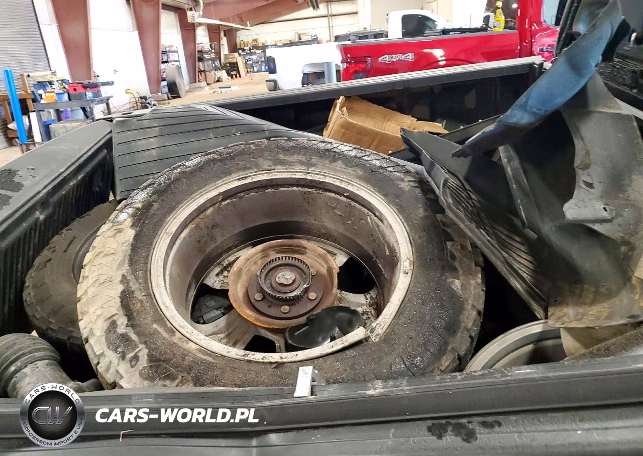 2020 Ram 1500 Laramie VIN:1C6SRFJT2LN413594 - 12