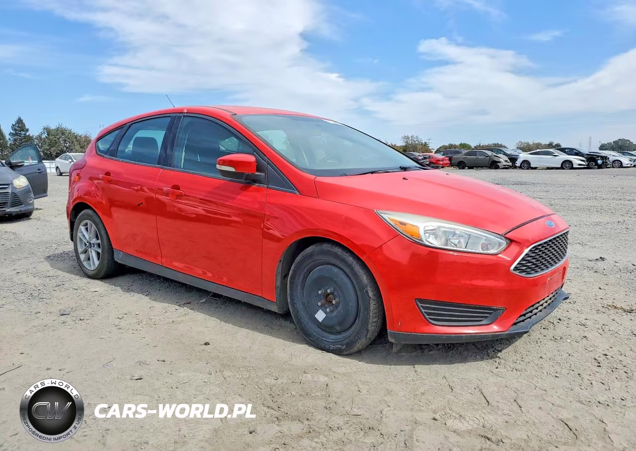 2017 Ford Focus Se VIN:1FADP3K26HL285770 - 4