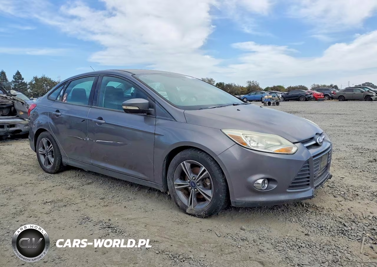 2014 Ford Focus Se VIN:1FADP3F29EL341464 - 4