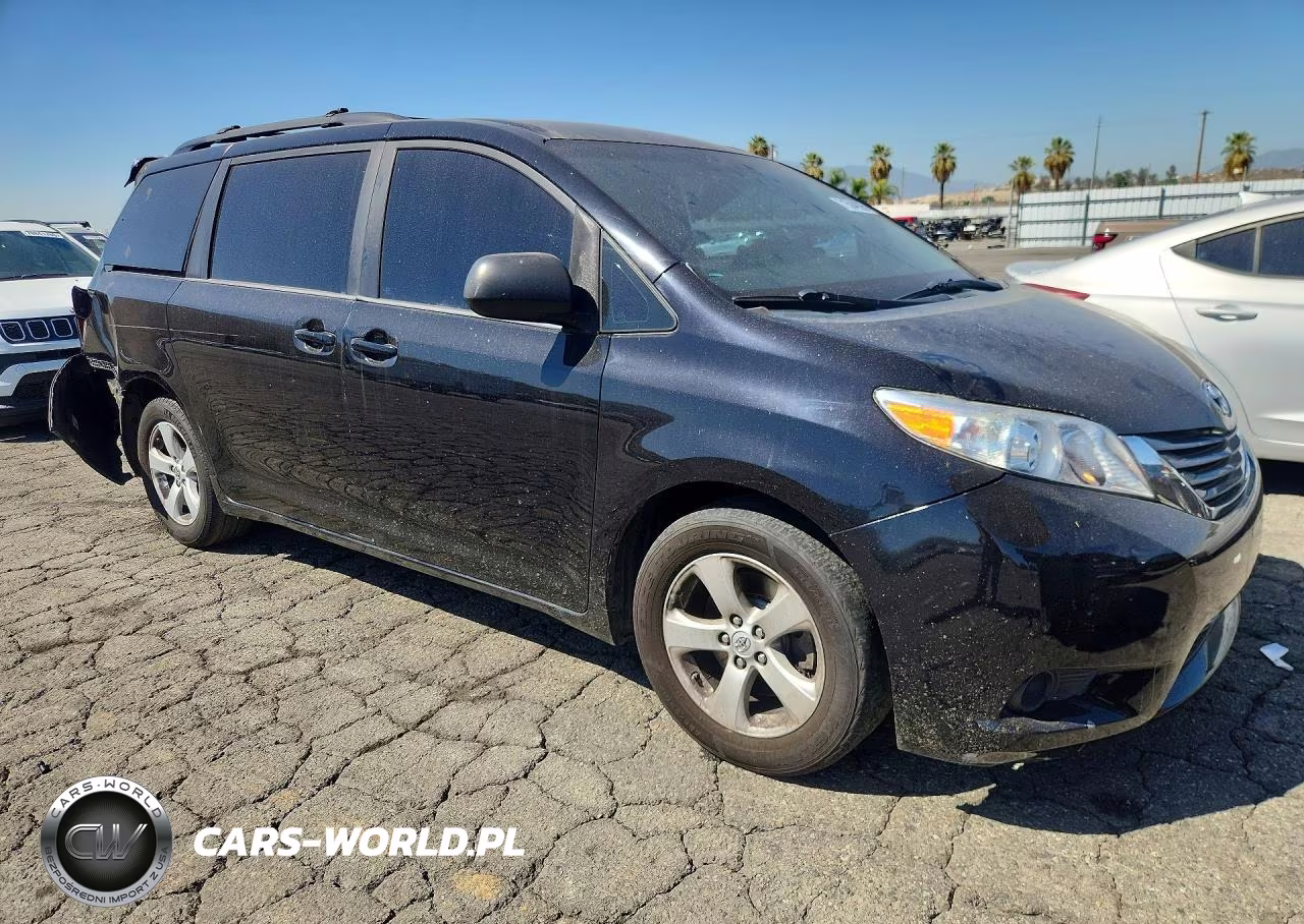 2015 Toyota Sienna Le VIN:5TDKK3DC7FS528102 - 4