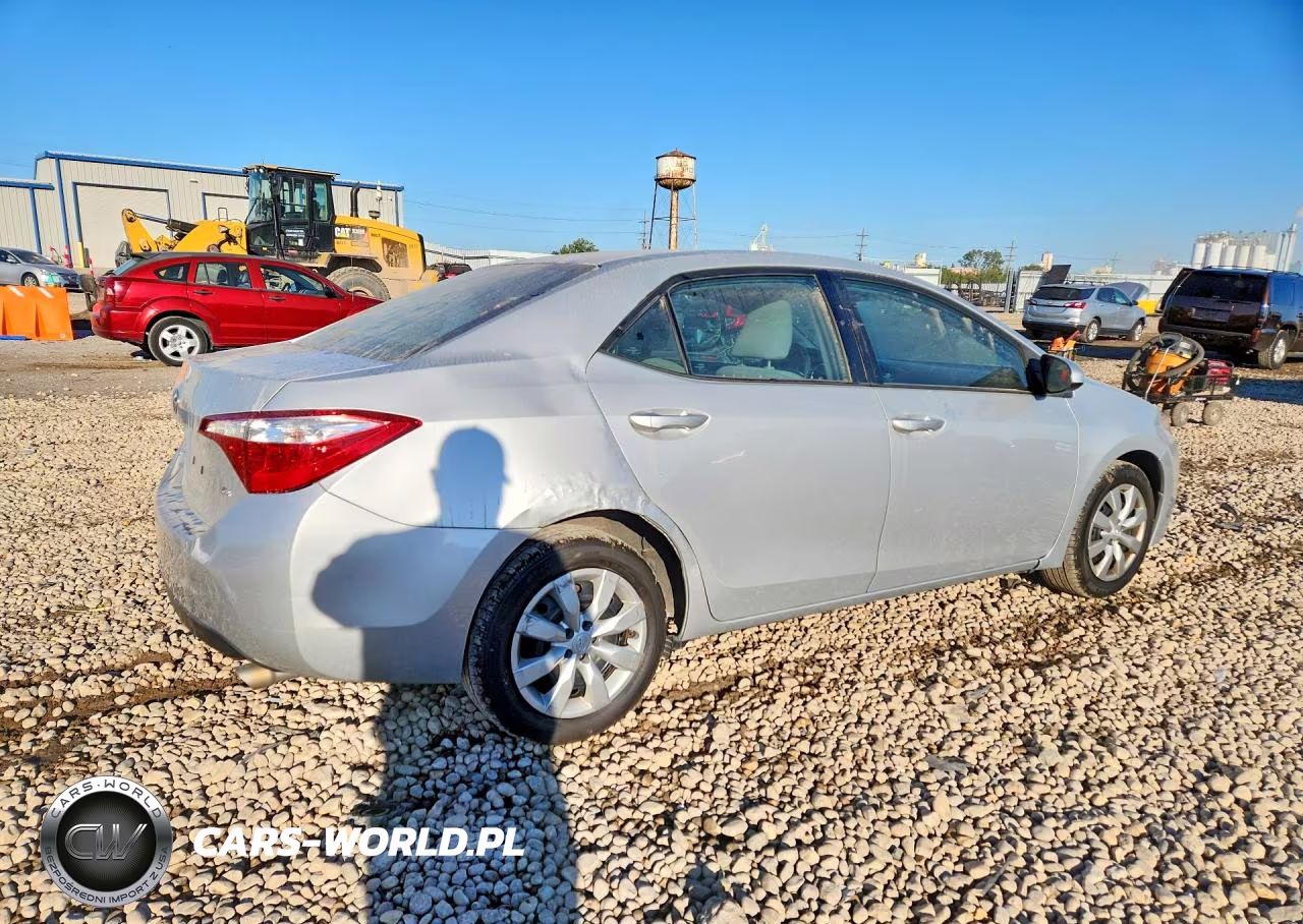 2015 Toyota Corolla Le VIN:2T1BURHE1FC355923 - 3