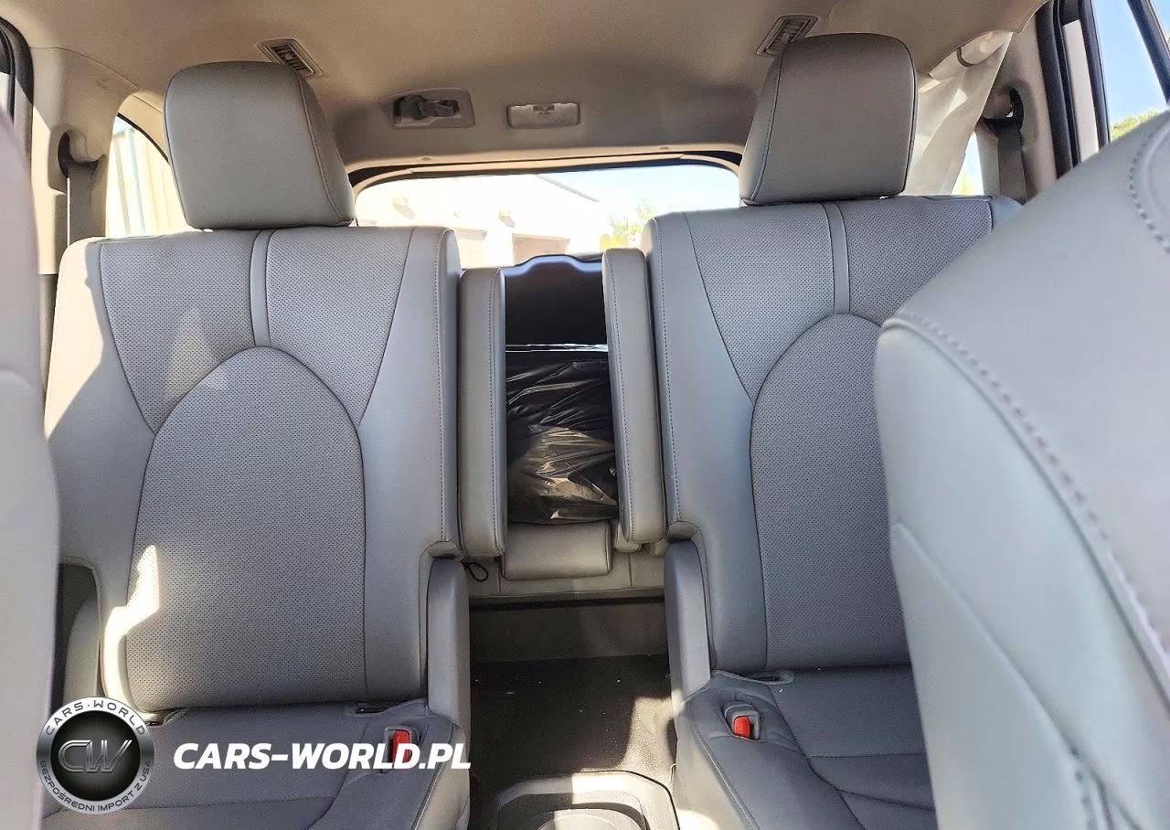 2023 Toyota Highlander L VIN:5TDKDRAH6PS018502 - 10