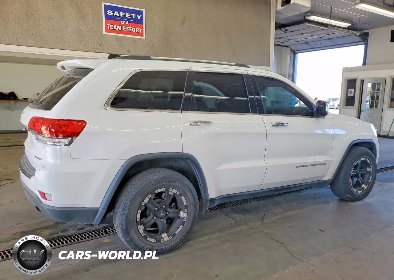 2015 Jeep Grand Cherokee Laredo VIN:1C4RJEAGXFC792873 - 3