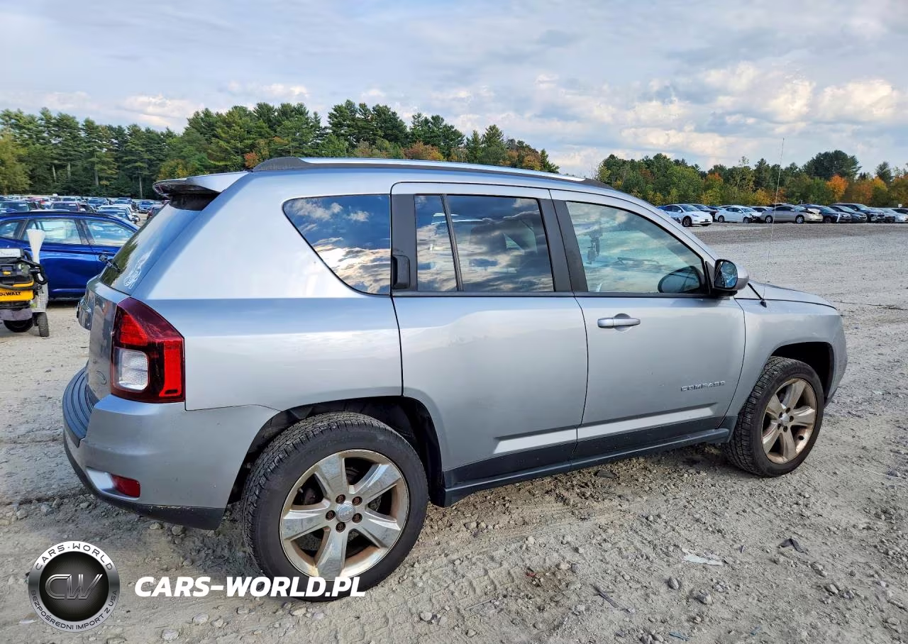 2015 Jeep Compass Latitude VIN:1C4NJDEB6FD184799 - 3