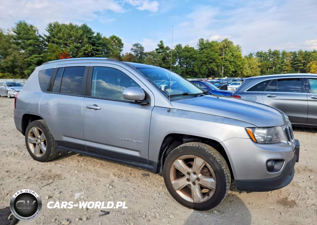 2015 Jeep Compass Latitude VIN:1C4NJDEB6FD184799 - 4