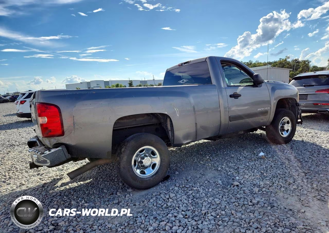 2007 Chevrolet Silverado C2500 Heavy Duty VIN:1GCHC24KX7E526232 - 3
