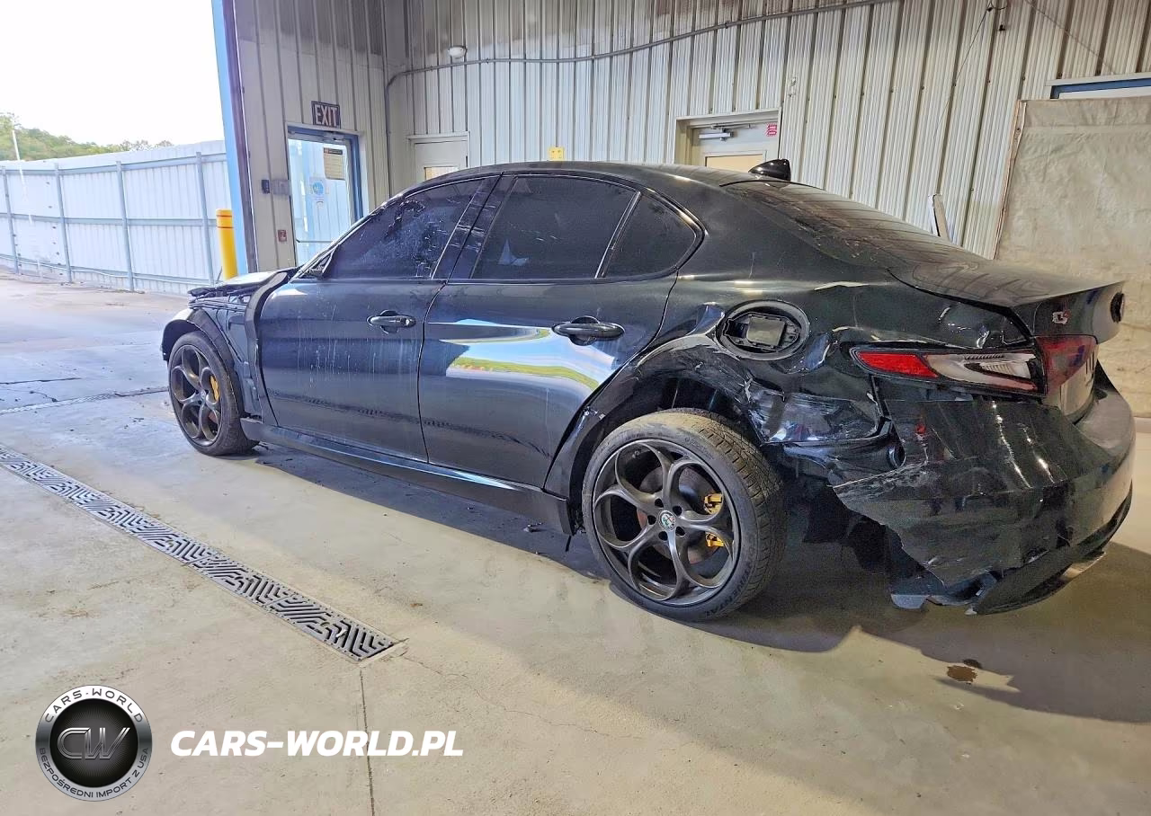 2018 Alfa Romeo Giulia Ti Q4 VIN:ZARFAEEN0J7568420 - 2