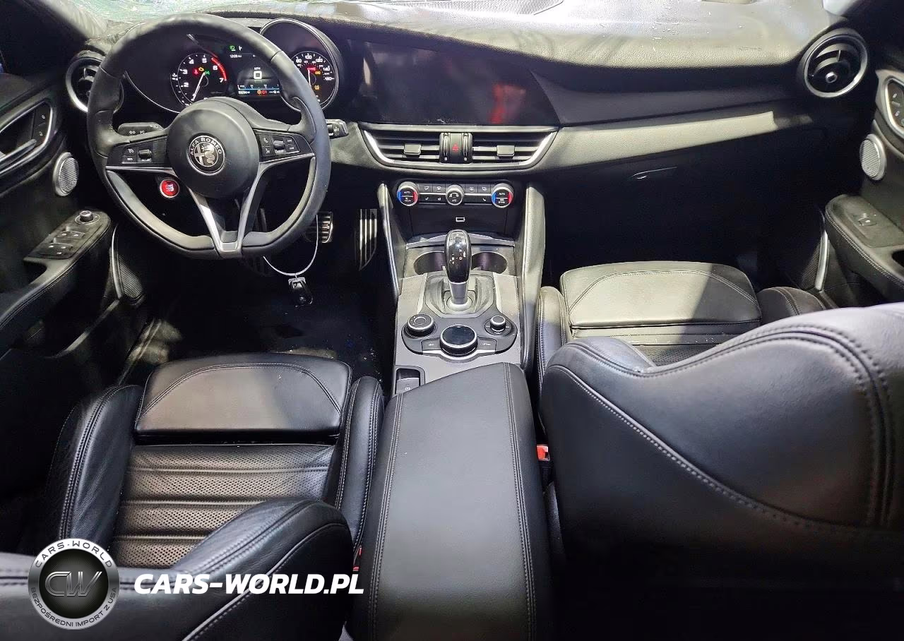 2018 Alfa Romeo Giulia Ti Q4 VIN:ZARFAEEN0J7568420 - 8
