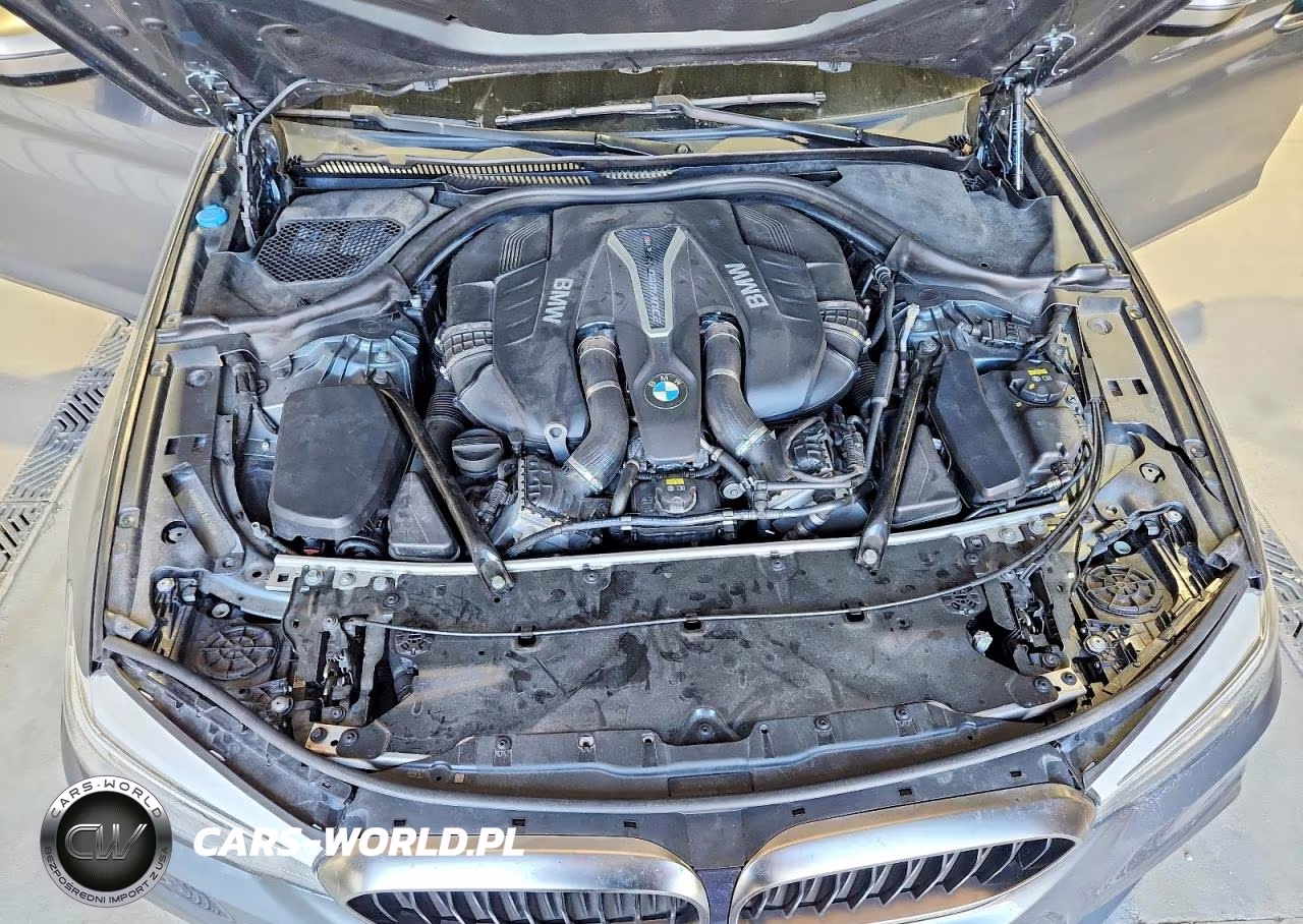 2018 BMW M550Xi VIN:WBAJB9C57JG463995 - 11