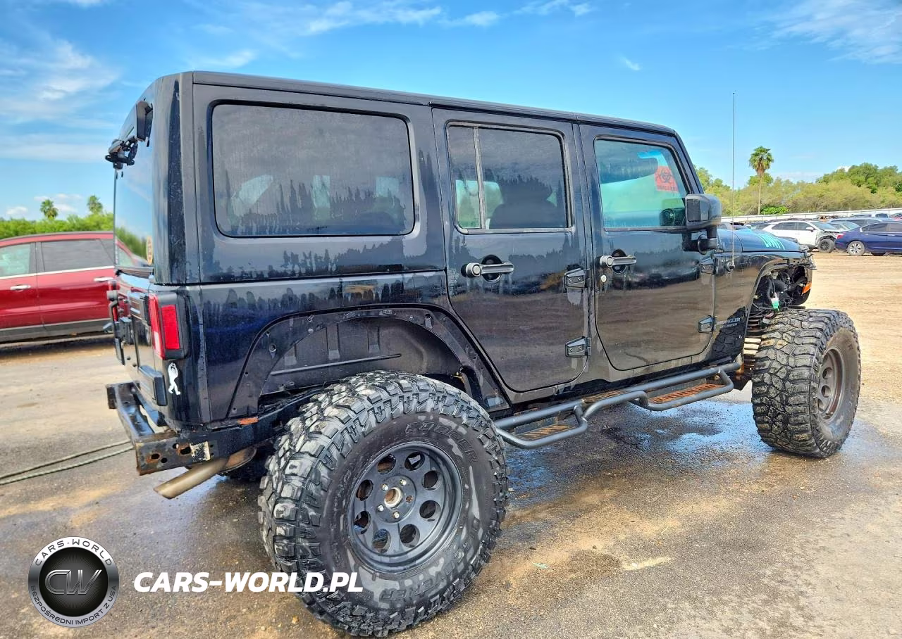 2015 Jeep Wrangler Unlimited Sahara VIN:1C4HJWEG2FL770233 - 3