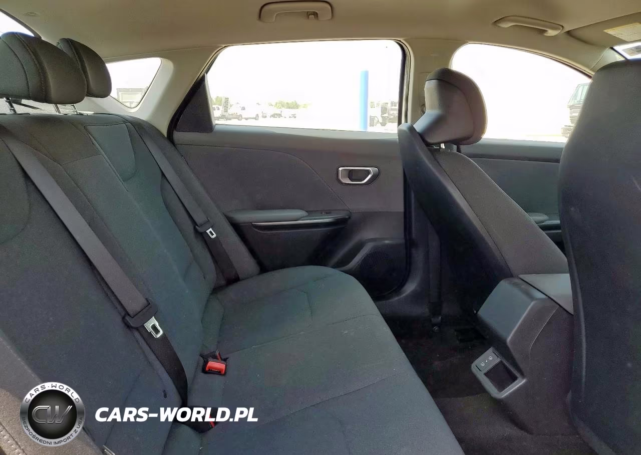 2025 Kia K4 VIN:3KPFT4DE6SE058574 - 10